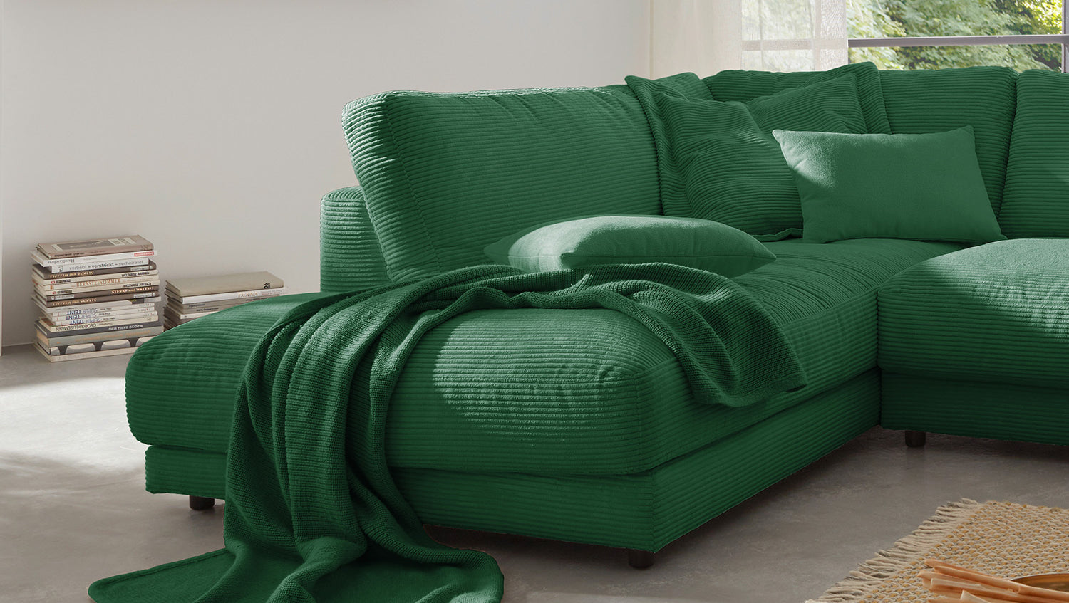 KAWOLA Sofa MADELINE Ecksofa mit Recamiere Cord smaragd