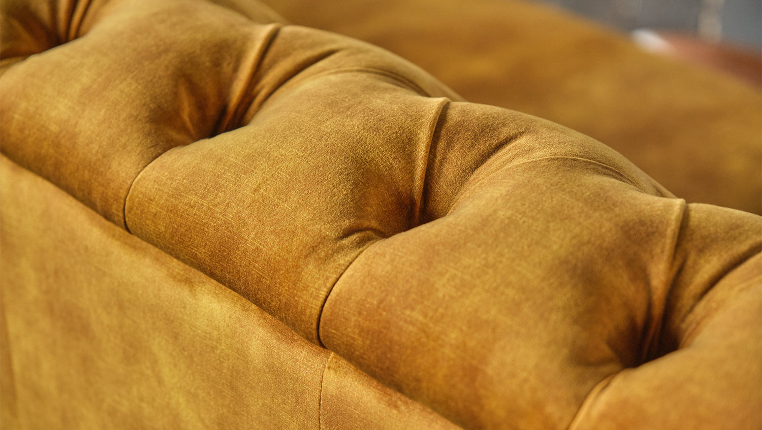 KAWOLA Sofa NILO 3-Sitzer Velvet Vintage gold
