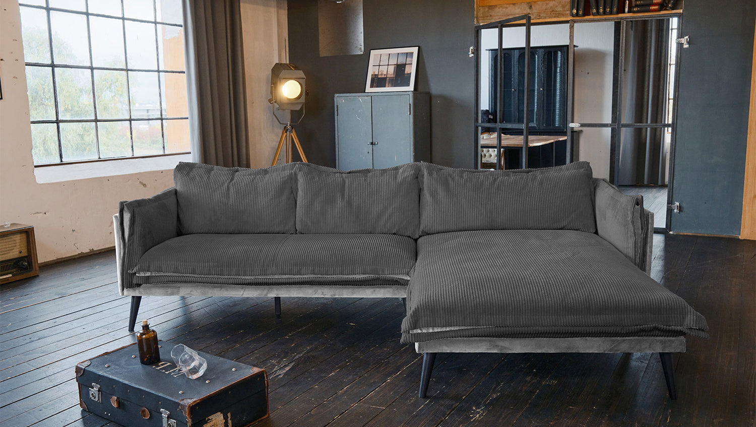 KAWOLA Sofa QUENYA Ecksofa Cord dunkelgrau / Velvet silber