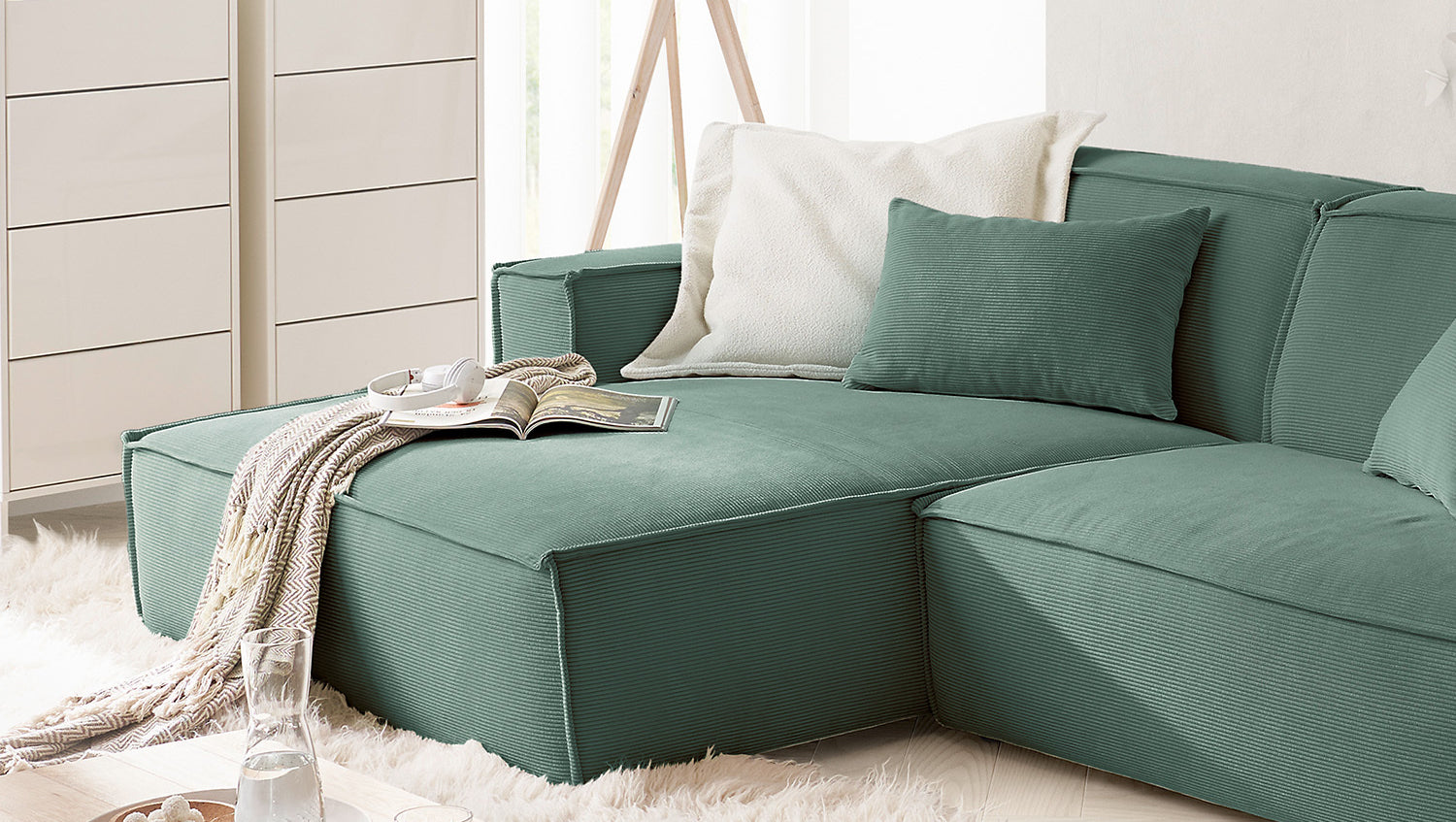KAWOLA Sofa SAMU Ecksofa Feincord grün