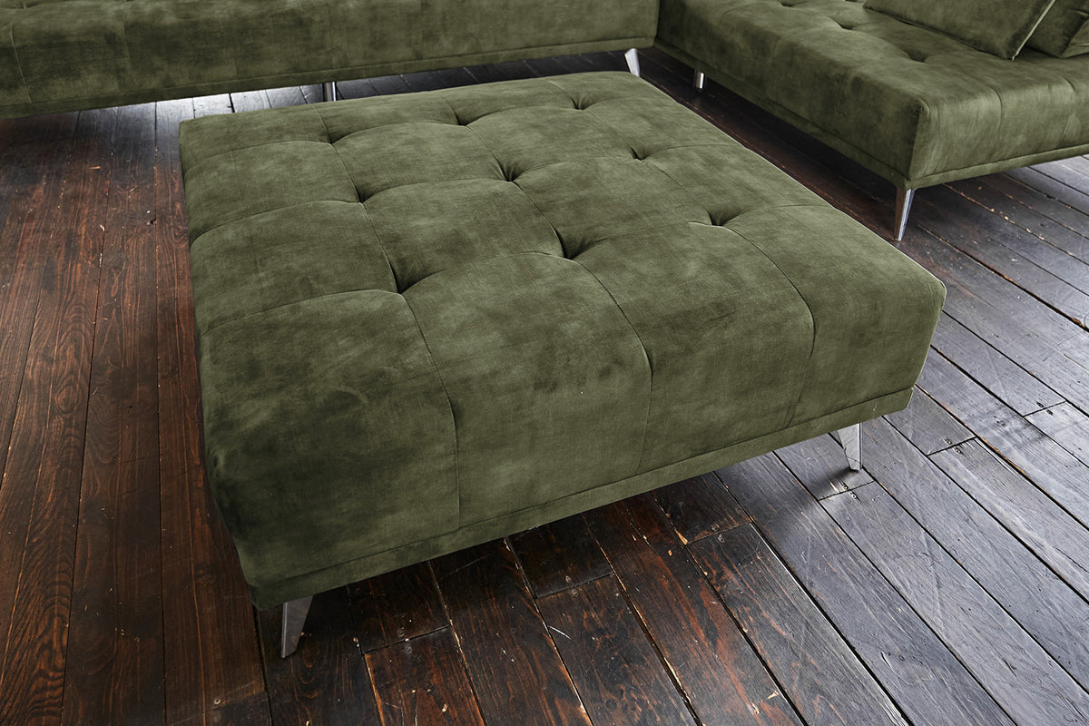 KAWOLA Sofa WIOLO Schlafsofa Daybed mit Hocker velvet moosgrün