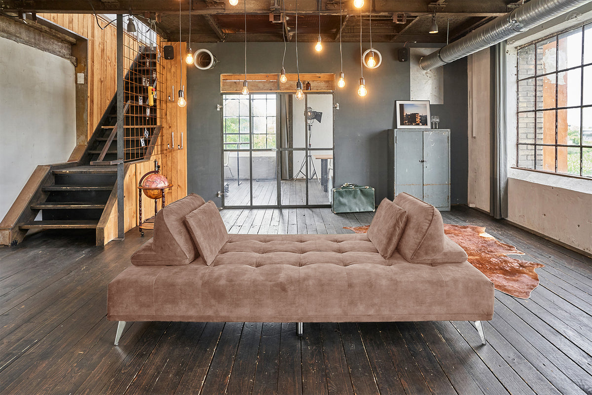 KAWOLA Sofa WIOLO Schlafsofa Daybed mit Hocker velvet taupe