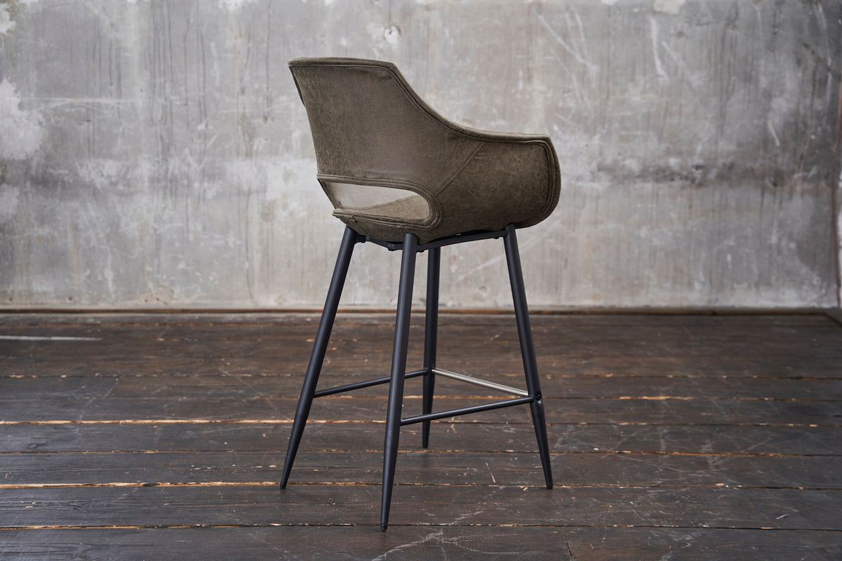 KAWOLA Thekenhocker ZAJA Barstuhl Sitzhöhe 65 cm Microfaser oliv