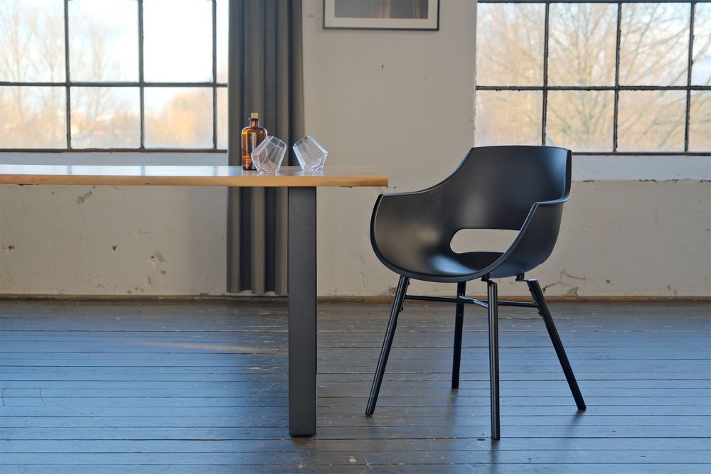 KAWOLA Essgruppe mit Esstisch Baumkante und Stühle ZAJA Kunststoff schwarz