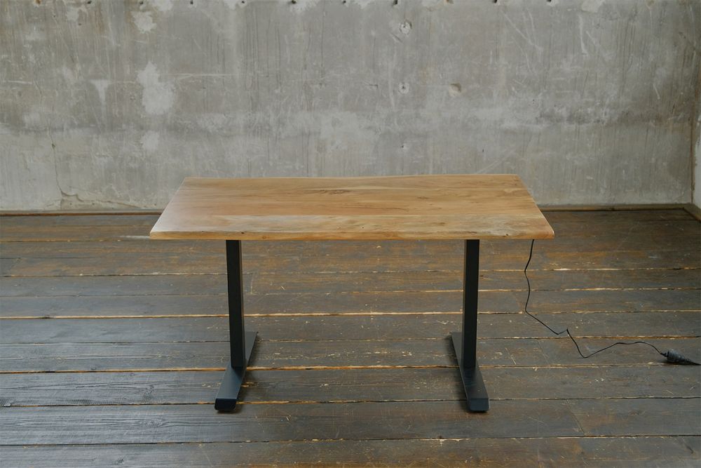 KAWOLA Schreibtisch LORA elektrisch höhenverstellbar mit Baumkante massiv