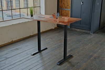 Vorschau: KAWOLA Schreibtisch LORA elektrisch höhenverstellbar mit Baumkante Nussbaumfarben massiv Vorschau: KAWOLA Schreibtisch LORA elektrisch höhenverstellbar mit Baumkante Nussbaumfarben massiv