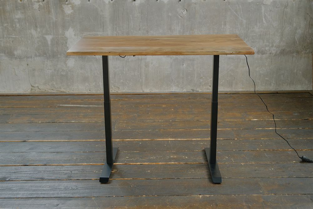 KAWOLA Schreibtisch LORA elektrisch höhenverstellbar mit Baumkante massiv